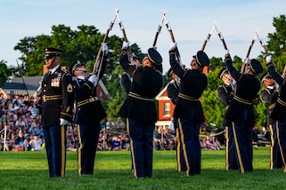 U.S. Army Reserve chief hosts Twilight Tattoo performance